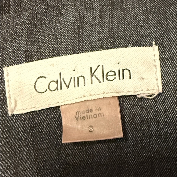 Elegant Black Sleeveless Dress - Picture 4 of 4